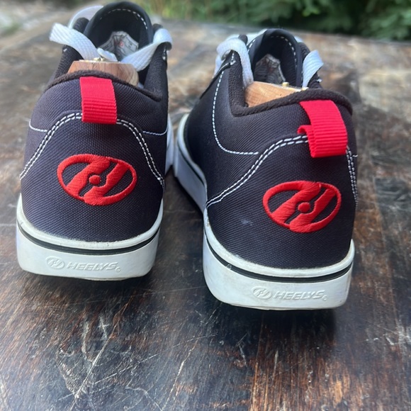 Heely’s rollers old school style sneaker with a wheel worn once men/youth size 4 - Picture 6 of 11